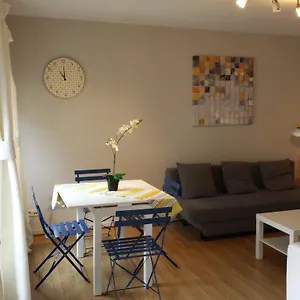 https://the-yellow-apartment.brusselshotelsbook.com