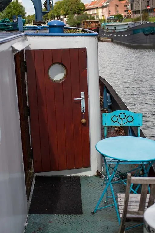 B&B B³ Boat خنت 2*,