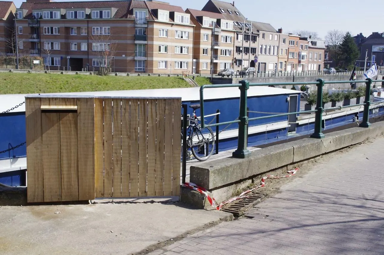 ** Botel B&B B³ Boat Belgium